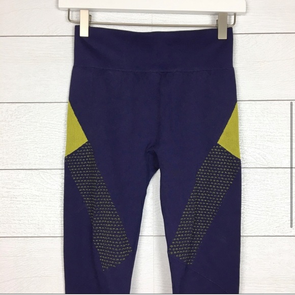 *sold*Rare Demi Lovato Fabletics Leggings - Picture 5 of 9